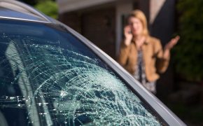 ¿El seguro de autos cubre daños en parabrisas? | Análisis 2022